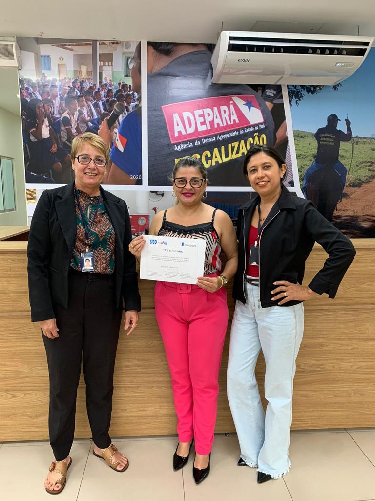 Entrega de certificados após o treinamento do SIGO a ADEPARA