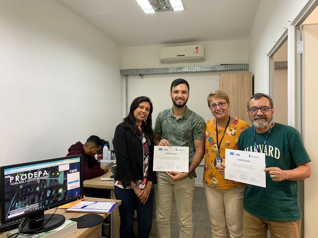 Entrega de certificados após o treinamento do SIGO a SEMAS