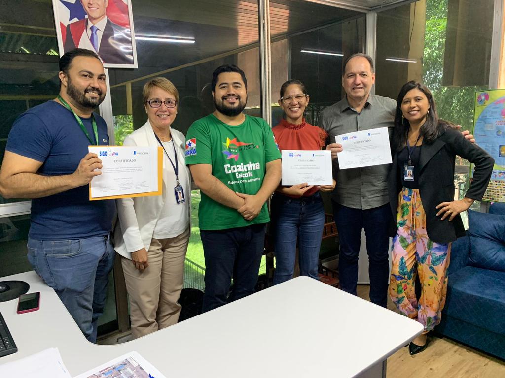 Entrega de certificado após o treinamento do SIGO - CEASA