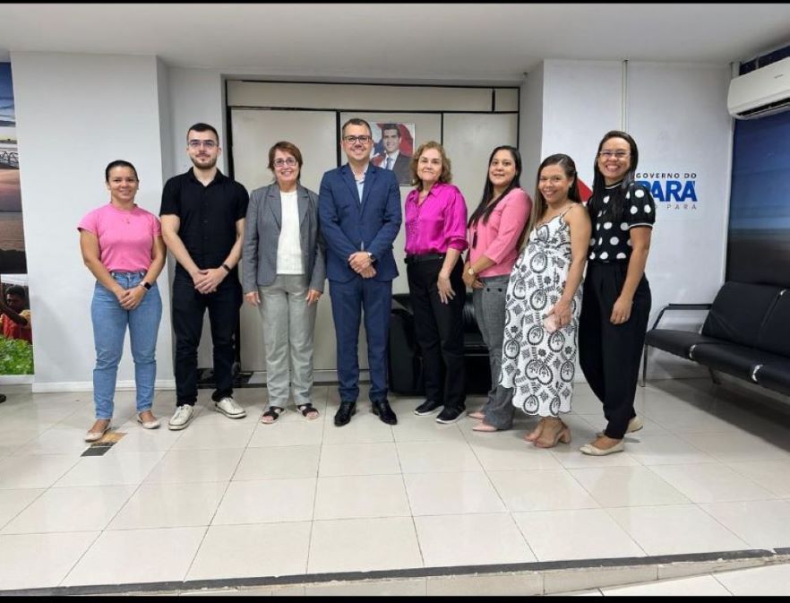 Boas vindas ao novo Ouvidor Geral do Estado, Dr. LUIZ HENRIQUE DE SOUZA REIMÃO que assumiu a OGE dia 13.06.2024.  Equipe OGE lhe recepcionando com todo respeito que merece, Brenda e Natan (estagiários), Kaliana, Francy, Tailane, Glauce e Lorena (Asssesoras).   