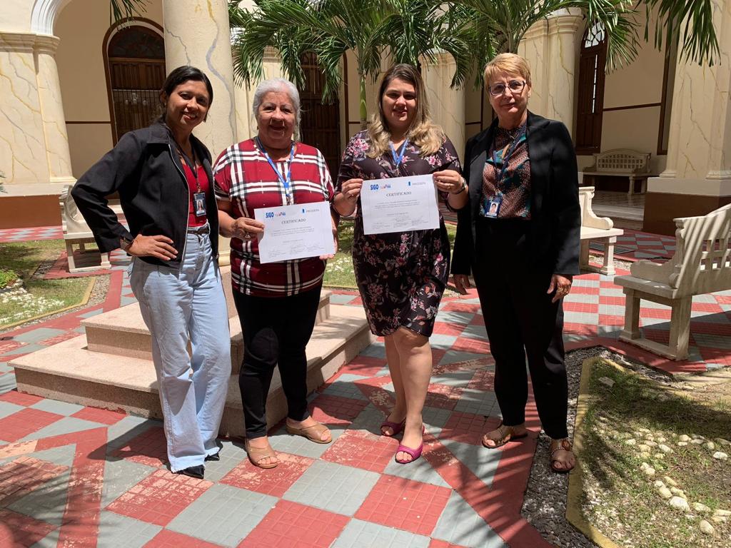 Entrega de certificados após o treinamento do SIGO a UEPA