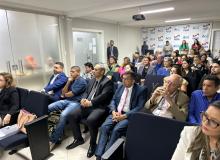 Encontro Mensal de Alinhamento da Rede Estadual de Ouvidorias Públicas do Pará  Na manhã de hoje, realizamos mais uma reunião da Rede Estadual de Ouvidorias Públicas do Pará, um importante momento de alinhamento e fortalecimento das ações voltadas à escuta qualificada e à transparência na gestão pública.  O encontro contou com a participação das ouvidorias dos diversos órgãos e entidades do estado, reforçando o compromisso com a melhoria contínua dos serviços prestados à população. Tivemos também a presença